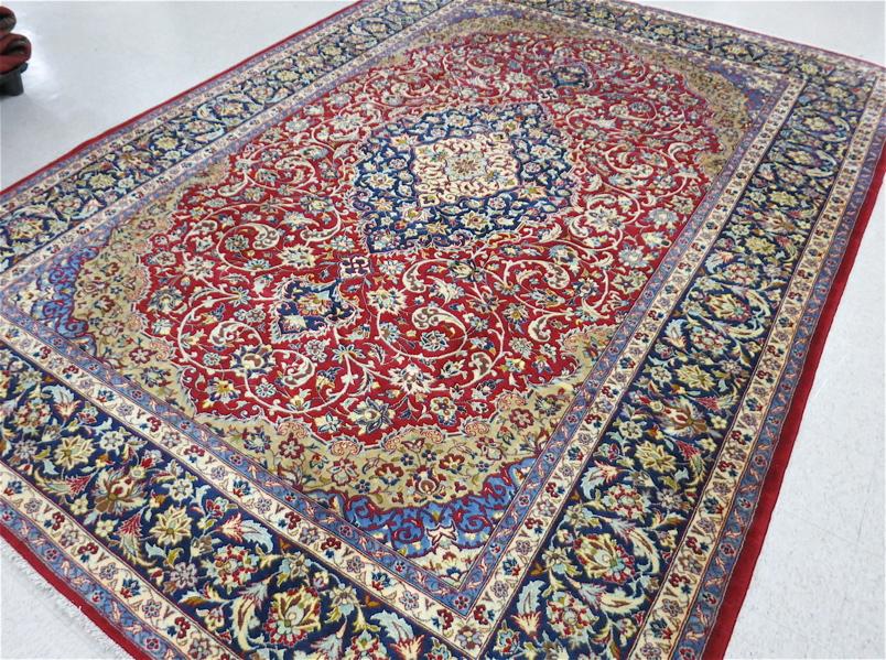 Appraisal: SEMI-ANTIQUE PERSIAN ISAFAHAN CARPET Isfahan Province northwestern Iran floral and