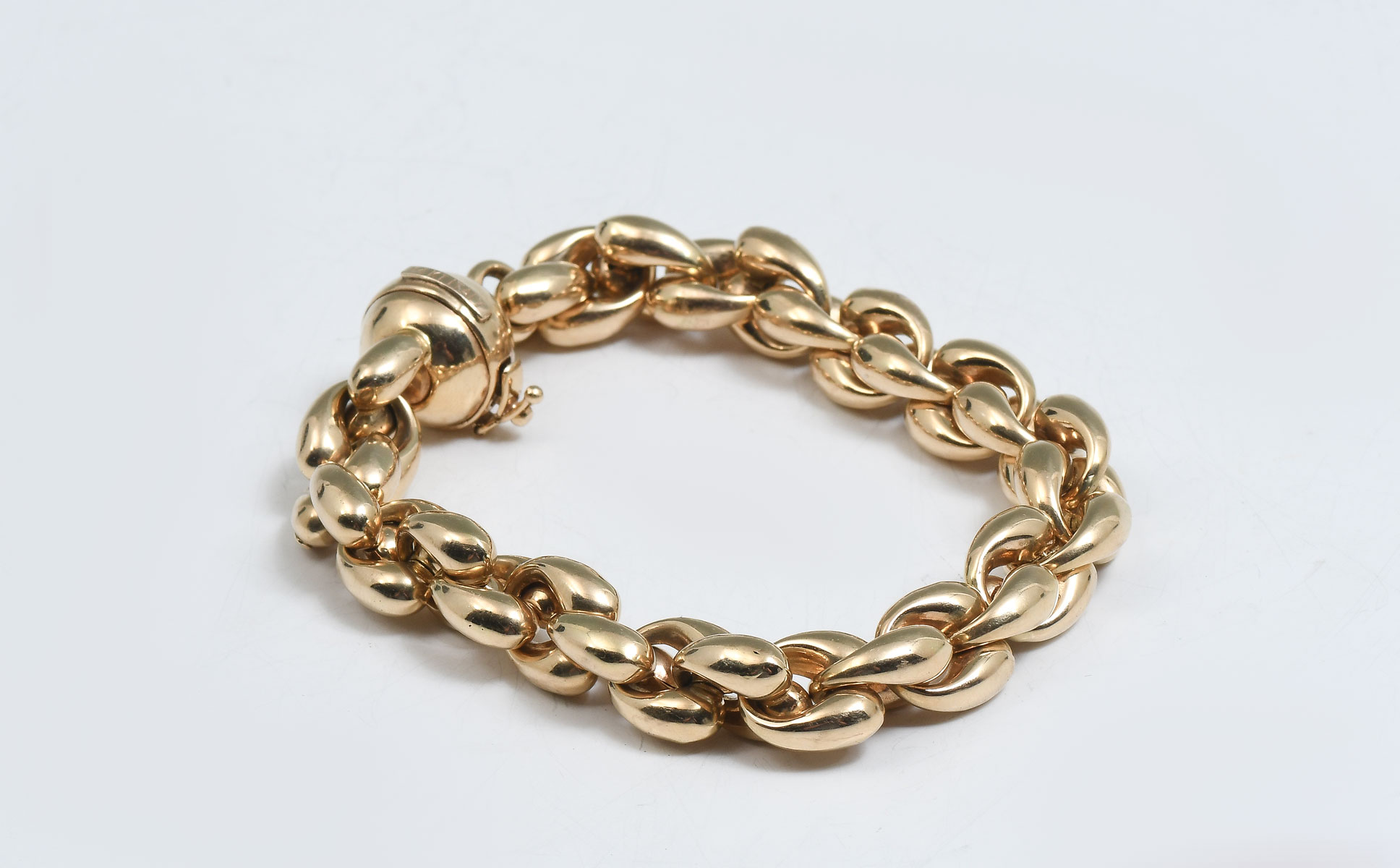 Appraisal: K ITALIAN ROUND LINK BRACELET This is a comfortable bracelet