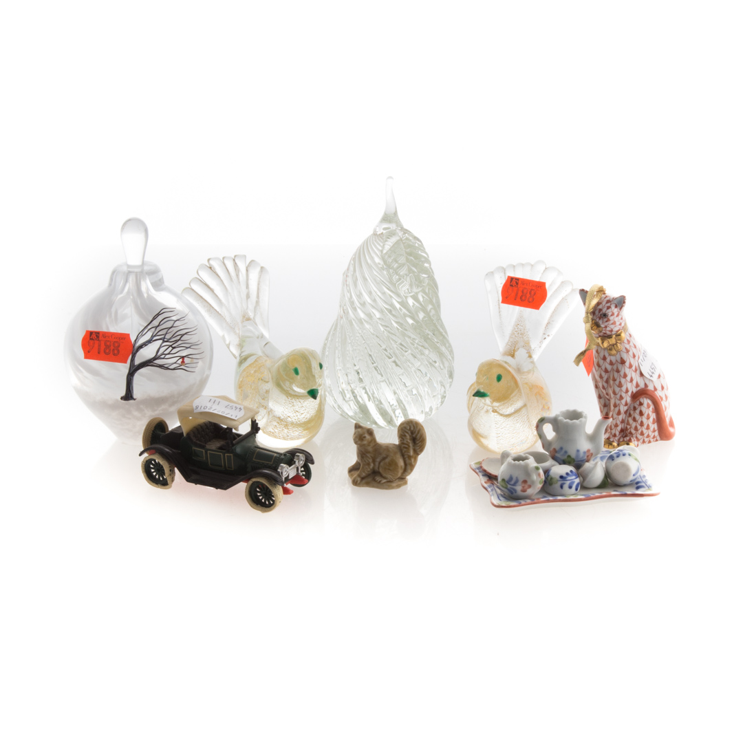 Appraisal: Assorted items including Herend cat Murano style birds perfume paperweight