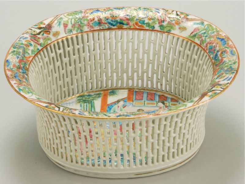 Appraisal: CHINESE EXPORT ROSE MEDALLION PORCELAIN FRUIT BASKET th CenturyIn reticulated