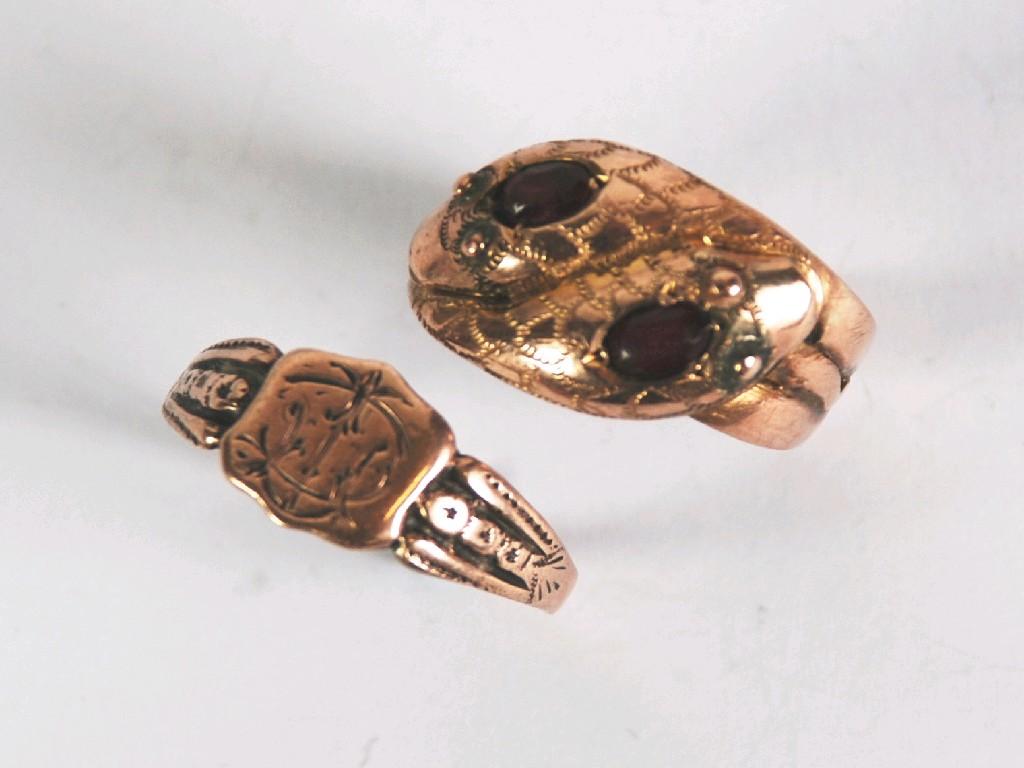 Appraisal: ct GOLD DOUBLE SNAKE PATTERN RING set with two oval