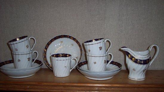 Appraisal: A Worcester part coffee set comprising of five cups five