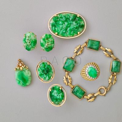 Appraisal: JADE OR NEPHRITE K GOLD JEWELRY Eight pieces Two pairs