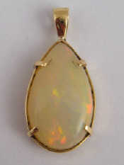 Appraisal: A yellow metal tests carat gold opal pendant approx cm