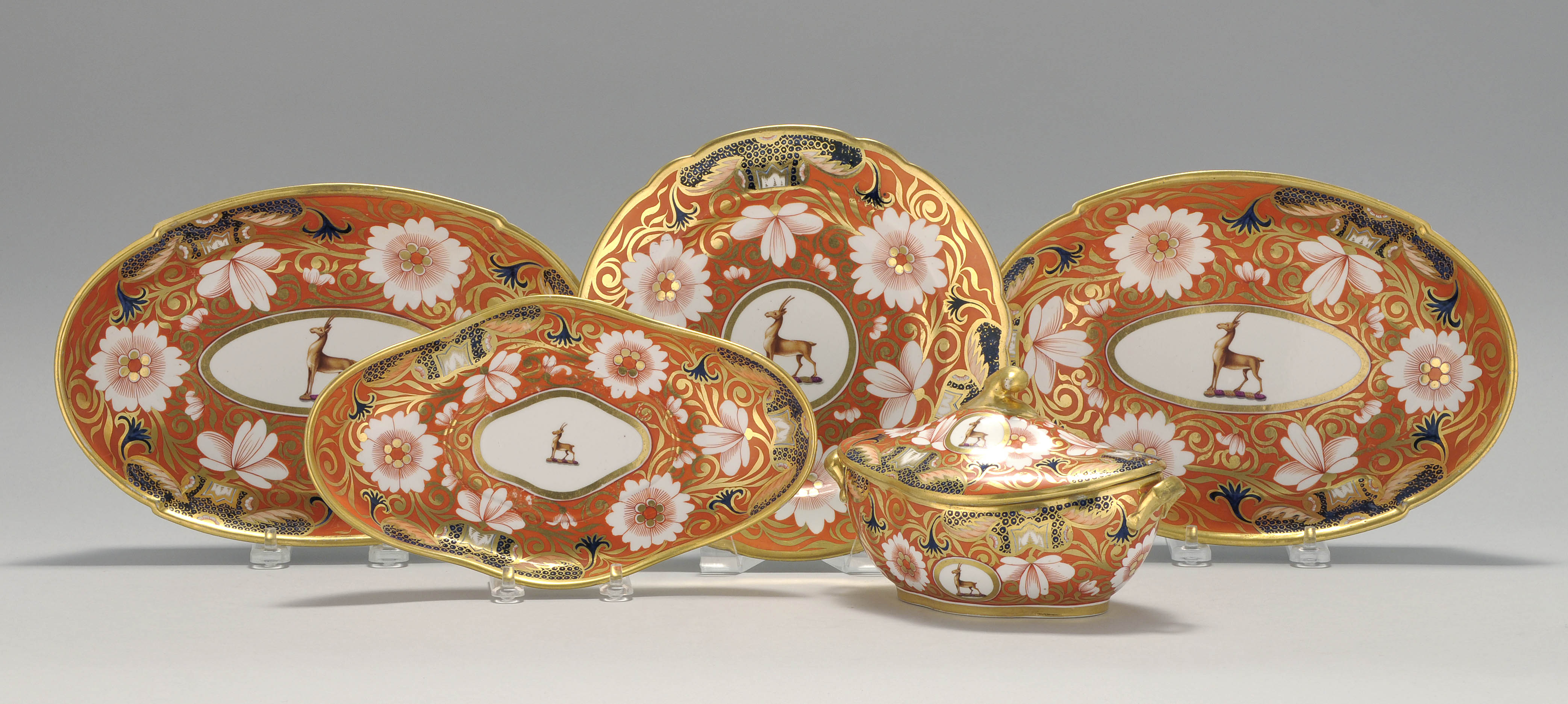 Appraisal: FIVE PIECES OF SPODE HAND-PAINTED ARMORIAL PORCELAIN TABLEWARE England -