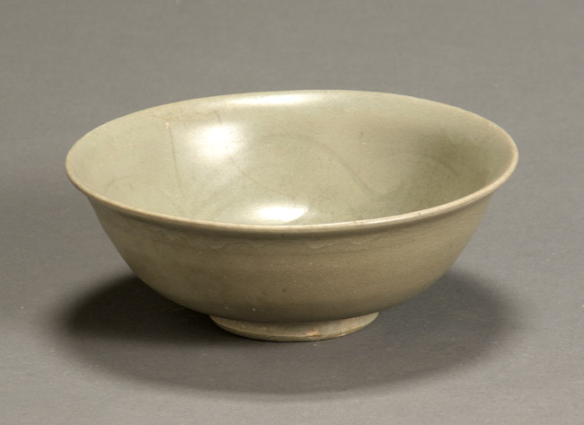 Appraisal: Chinese Longquang Celadon Glazed Bowl Southern Song Dynasty Circa Late