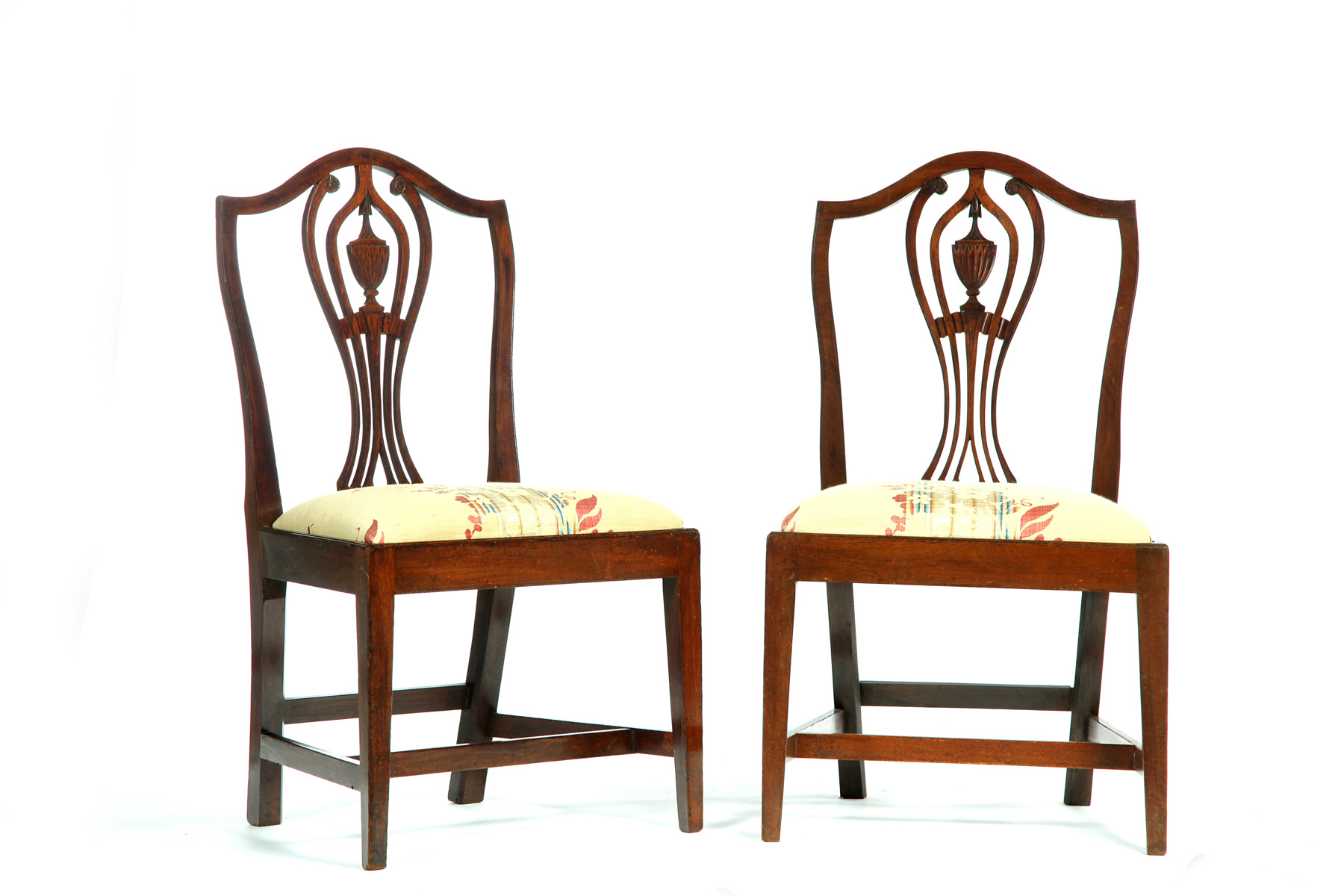 Appraisal: PAIR OF AMERICAN HEPPLEWHITE SIDE CHAIRS Early th century mahogany