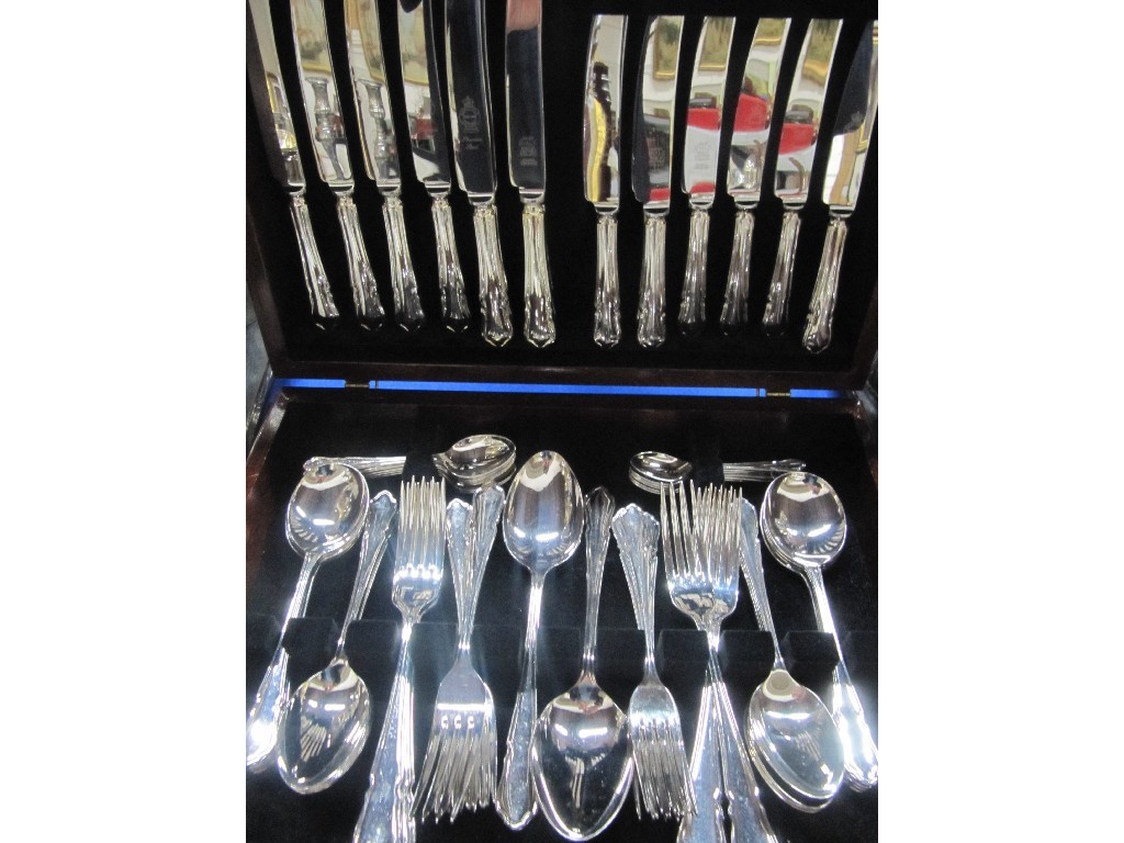 Appraisal: A part silver plated cutlery set in case