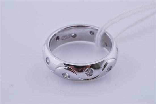 Appraisal: A HALF ROUND WEDDING BAND HAMMER SET WITH ROUND BRILLIANT