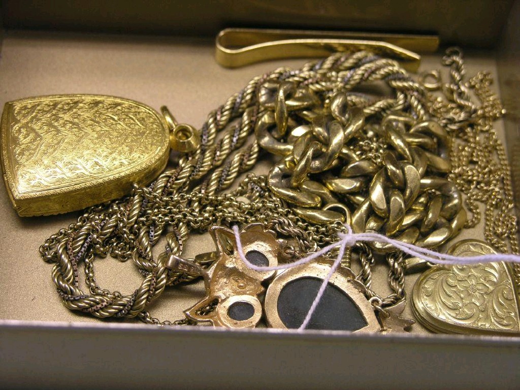 Appraisal: A ct gold chain grams and a small assortment of