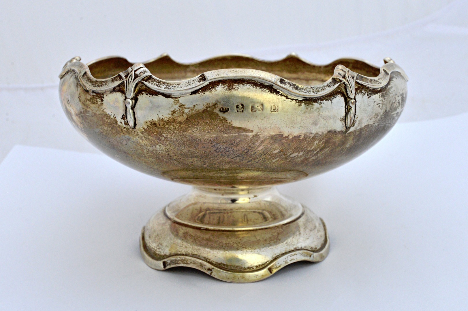 Appraisal: A silver bowl of shaped circular form on a shaped