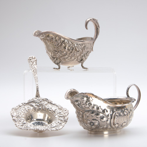 Appraisal: Three American repouss silver service pieces late th - early