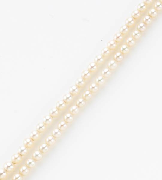 Appraisal: An oriental pearl diamond and platinum graduated necklace length in