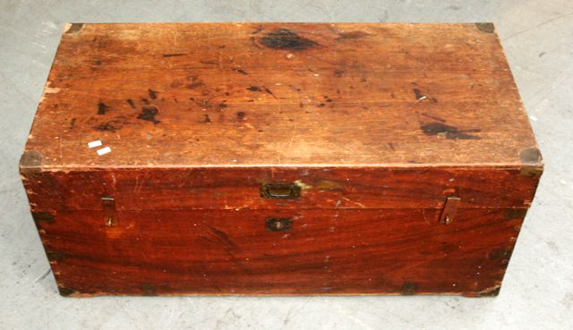 Appraisal: An oak campaign trunk with original fittings together with a