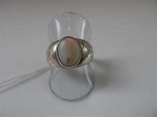 Appraisal: A OPAL SET DRESS RING IN STERLING SILVER