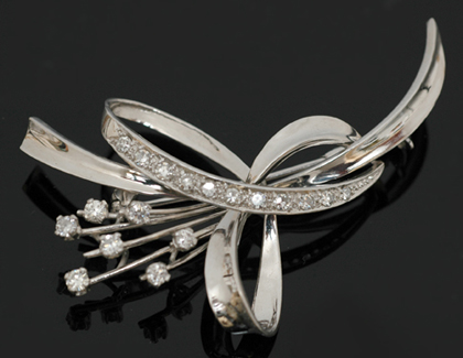 Appraisal: A diamond spray brooch Set with round brilliant cut diamonds