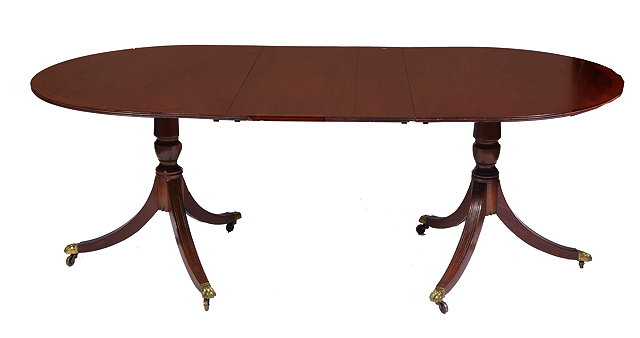 Appraisal: A LATE TH EARLY TH CENTURY MAHOGANY PEDESTAL DINING TABLE