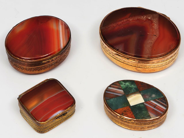 Appraisal: AN ANTIQUE GILT METAL AND AGATE OVAL SNUFF BOX cm