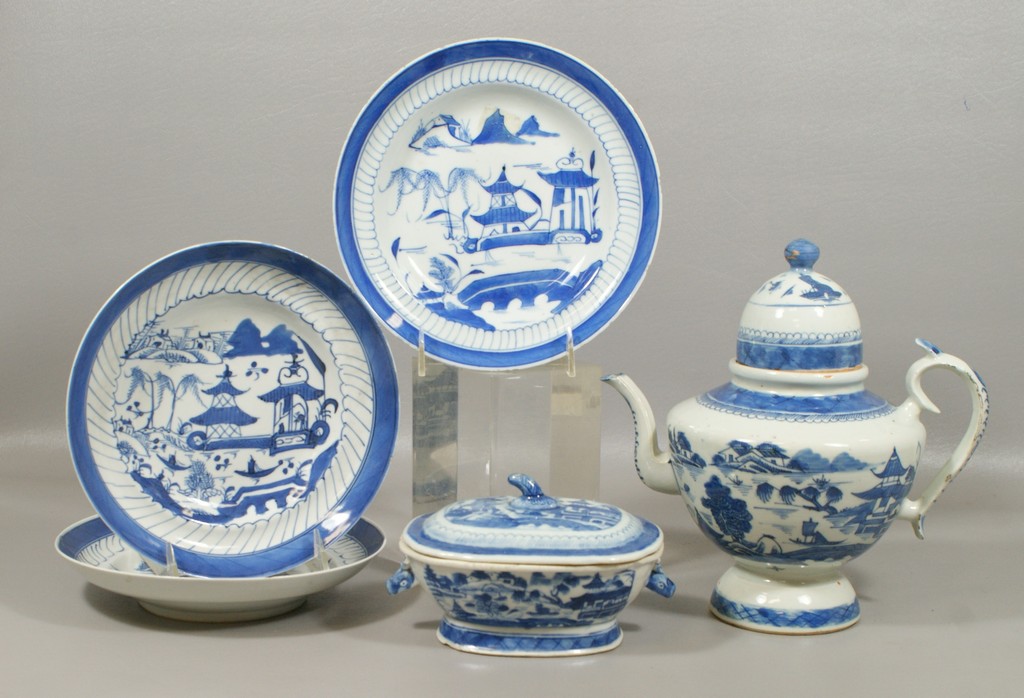 Appraisal: pcs of Chinese Export Porcelain Canton Pattern to include soup