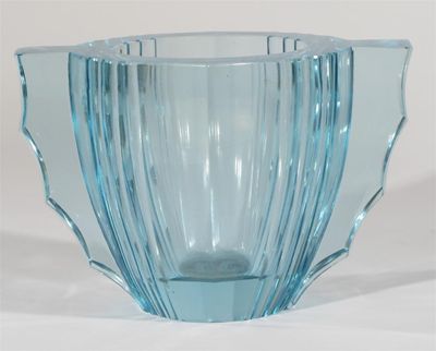 Appraisal: A Daum Nancy Art Deco glass vase heavy pale blue