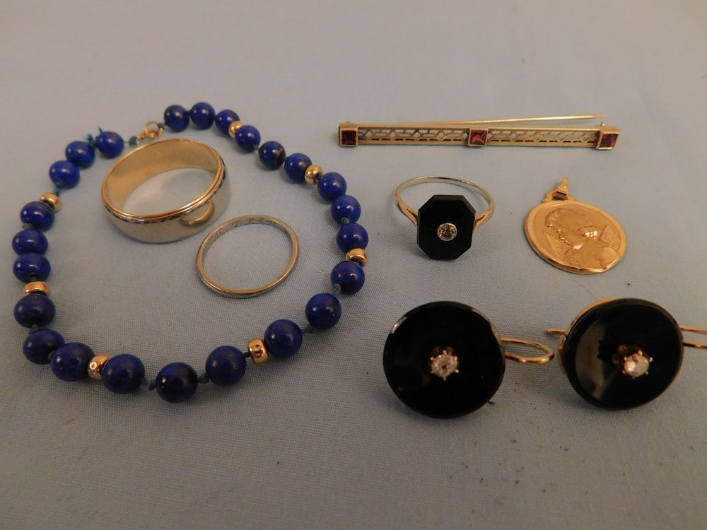 Appraisal: LOT MISCELLANEOUS GOLD JEWELRY Lot of k gold jewelry including