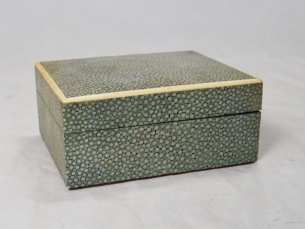 Appraisal: A shagreen cigarette box with ivorine-inlaid lid depicting the arms