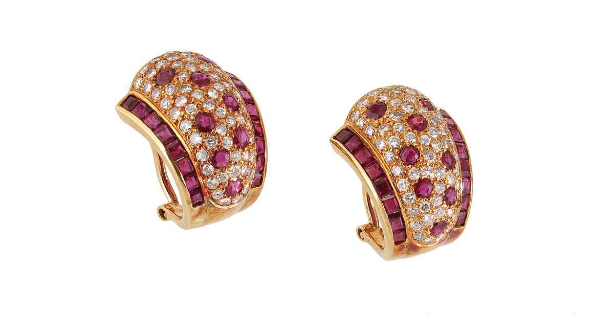 Appraisal: K DIAMOND RUBY EARRINGS K yellow gold earrings contain round