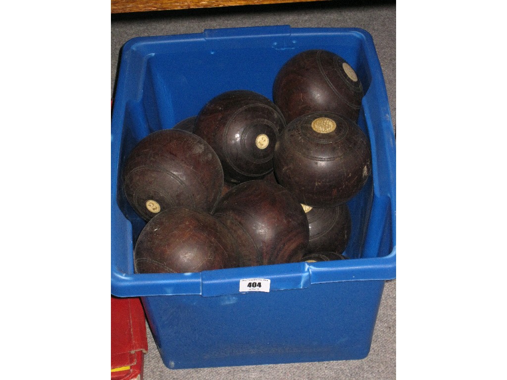 Appraisal: Box of lawn bowls