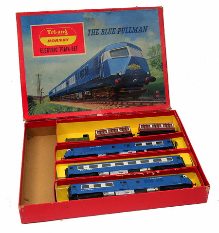 Appraisal: A TRI-ANG HORNBY ELECTRIC TRAIN SET a blue 'Pullman' consisting