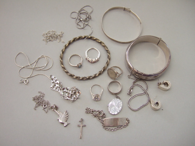 Appraisal: Mostly silver jewellery comprising an oval hinged bangle two further