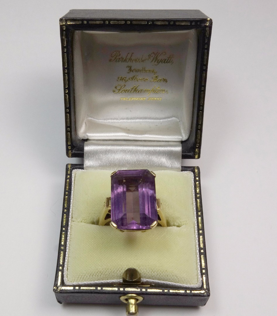 Appraisal: A modern ct gold and amethyst single stone ring the