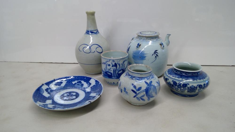 Appraisal: Group of Six Asian Blue and White Vessels