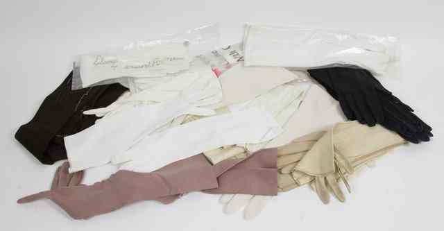 Appraisal: A large quantity of ladies cream kid leather gloves and