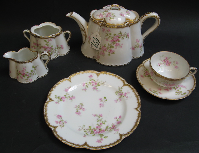 Appraisal: HAVILAND CO LIMOGES FRANCE DESSERT SET pieces in a small