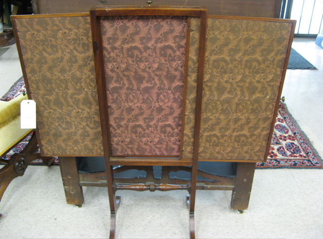 Appraisal: EDWARDIAN DRESSING SCREEN English c The small rectangular screen standing