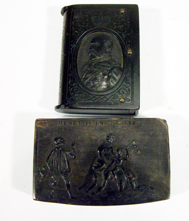 Appraisal: th Century pressed horn snuff box decorated with scene of