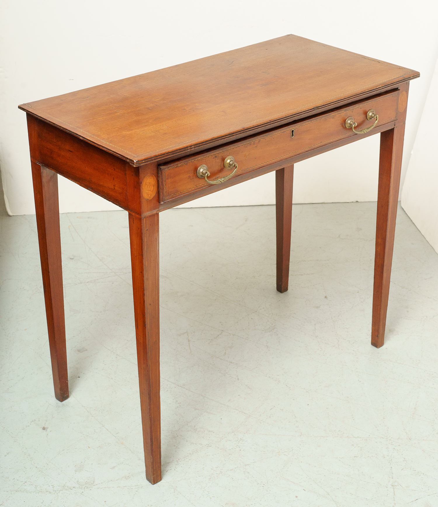 Appraisal: A GEORGIAN SIDE TABLE WITH CENTRAL DRAWER Decorative inlay with