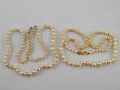 Appraisal: A mixed lot comprising a graduated cultured pearl necklace clasp