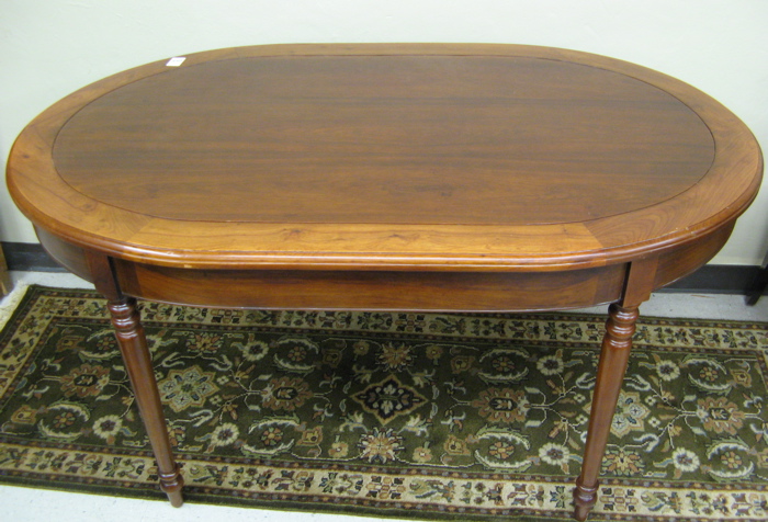 Appraisal: AN OVAL ROSEWOOD DINING TABLE having an one-piece oval rosewood