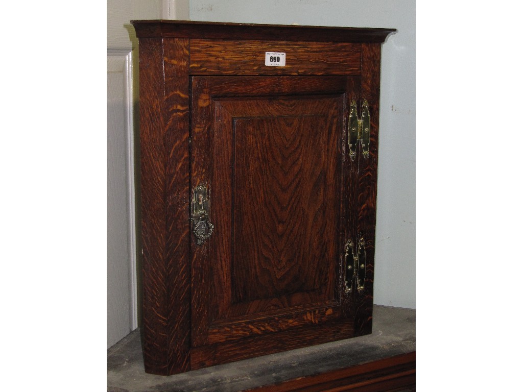 Appraisal: Oak hanging corner cupboard