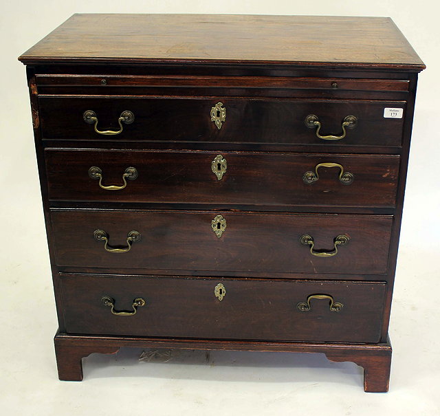 Appraisal: AN ANTIQUE MAHOGANY CHEST OF FOUR GRADUATED DRAWERS beneath a