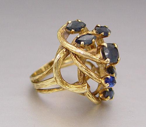 Appraisal: K CTW SAPPHIRE RING K yellow gold ring contains six