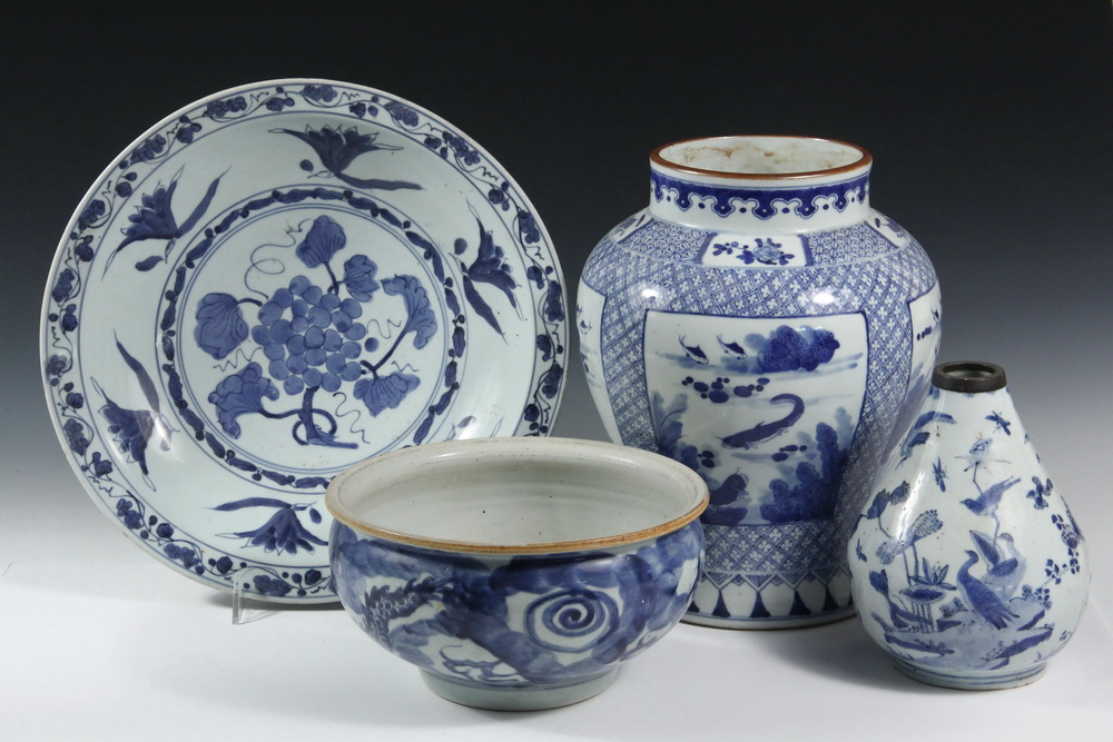 Appraisal: PCS CHINESE EXPORT PORCELAIN - All th c Blue and