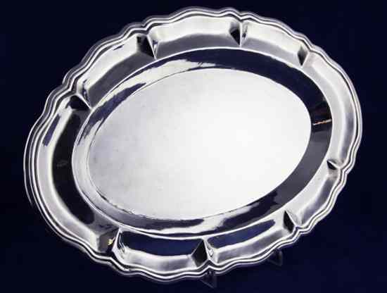 Appraisal: A th century Peruvian sterling silver oval serving dish by