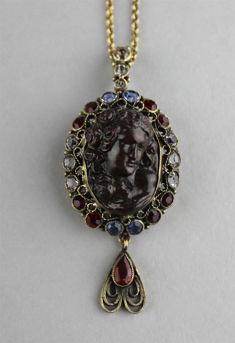 Appraisal: HOBE NECKLACE WITH DARK CAMEO PENDANT SURROUNDED BY BLUE AND