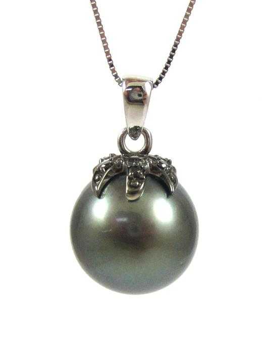 Appraisal: TAHITIAN BLACK PEARL PENDANT NECKLACE suspended on an inch k