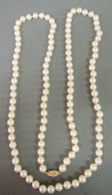 Appraisal: Cultured pearl necklace with pearls mm k yellow gold clasp