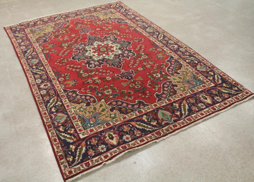 Appraisal: HAND KNOTTED PERSIAN CARPET floral and central floral medallion design