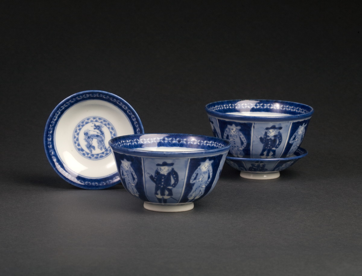 Appraisal: PAIR OF CHINESE PORCELAIN BLUE AND WHITE BOWLS AND COVERS