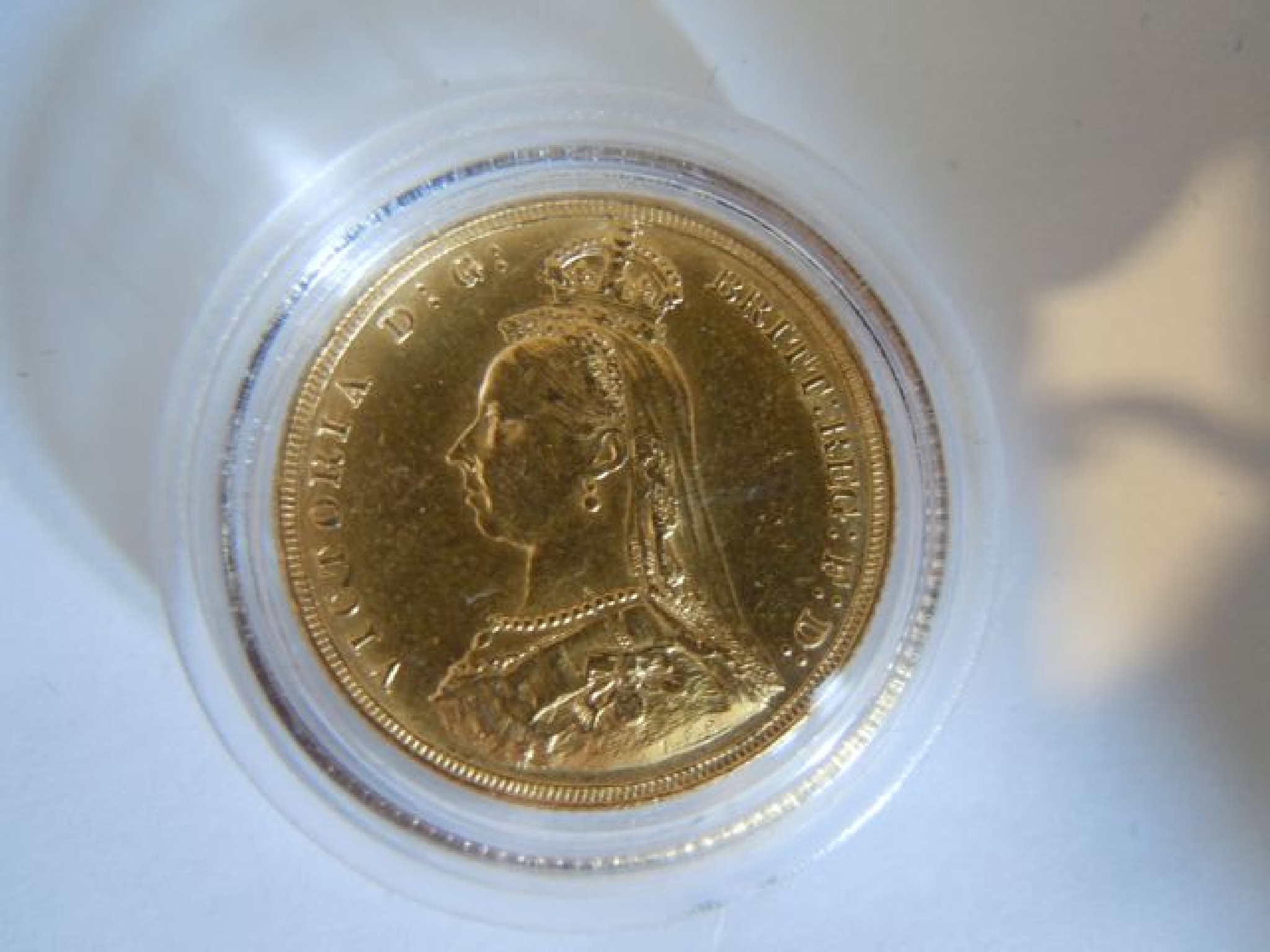 Appraisal: A Queen Victoria ct Gold Sovereign fitted display case with